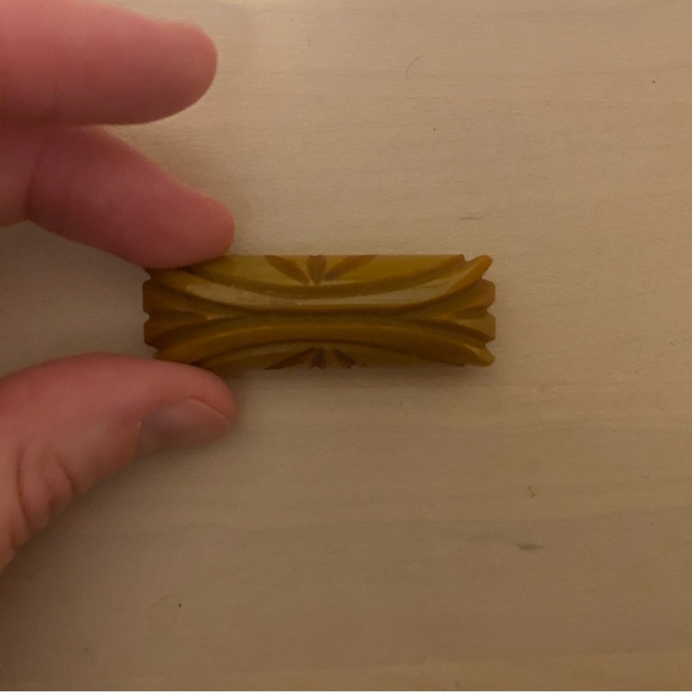 SOLD Vintage Mustard Carved Bakelite Brooch from c. 1940s
